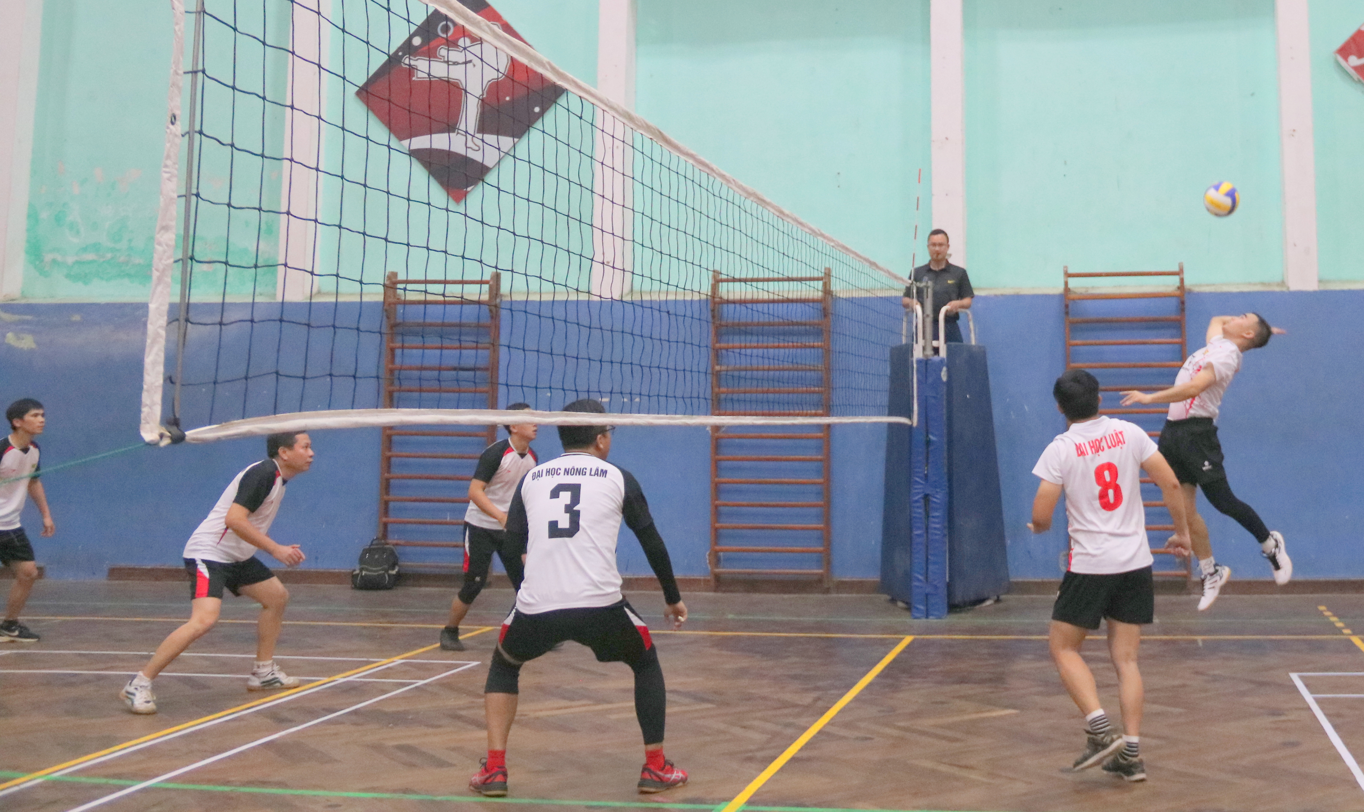 Khởi tranh giải bóng chuyền viên chức, người lao động Đại học Huế