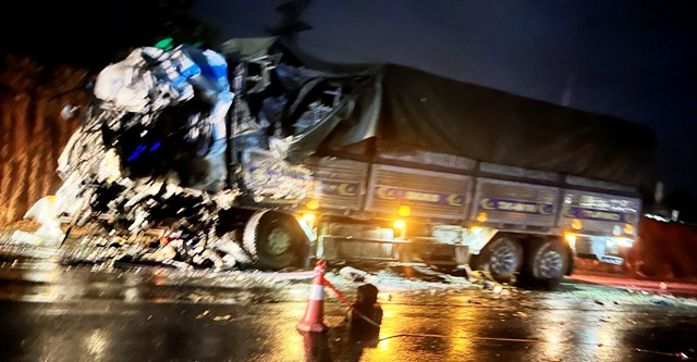 Tai nạn giao thông nghiêm trọng Hai người chết, khoảng 13 người bị thương