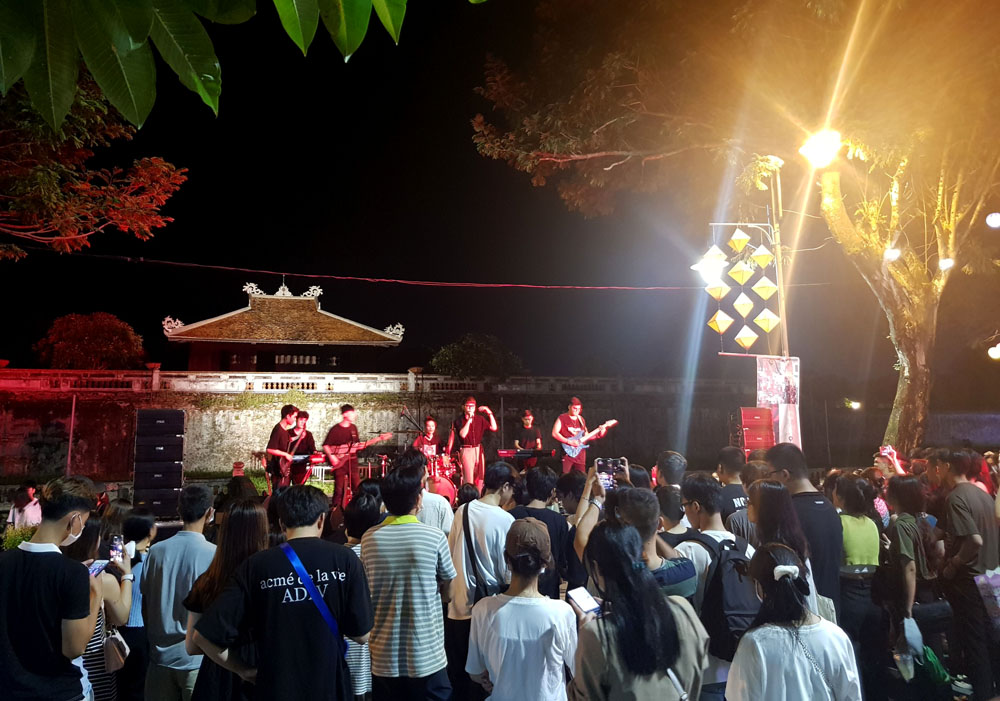 Chương trình nghệ thuật “Mùa đông xứ Huế” tại phố đêm Hoàng Thành