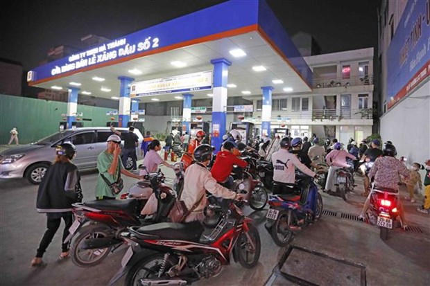 Bàn giải pháp khơi thông điểm nghẽn cung ứng xăng dầu