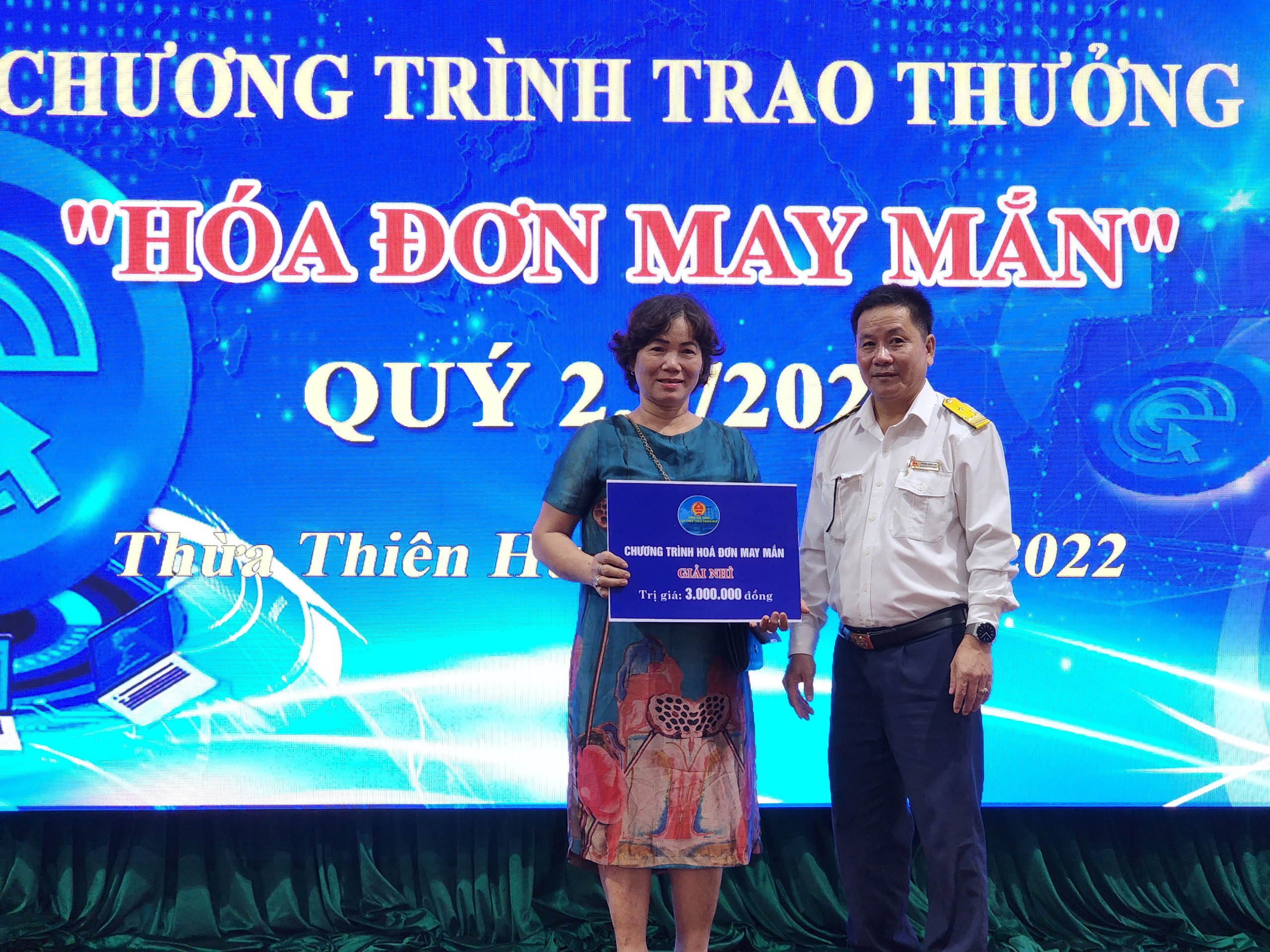 Trao thưởng cho 42 hóa đơn may mắn
