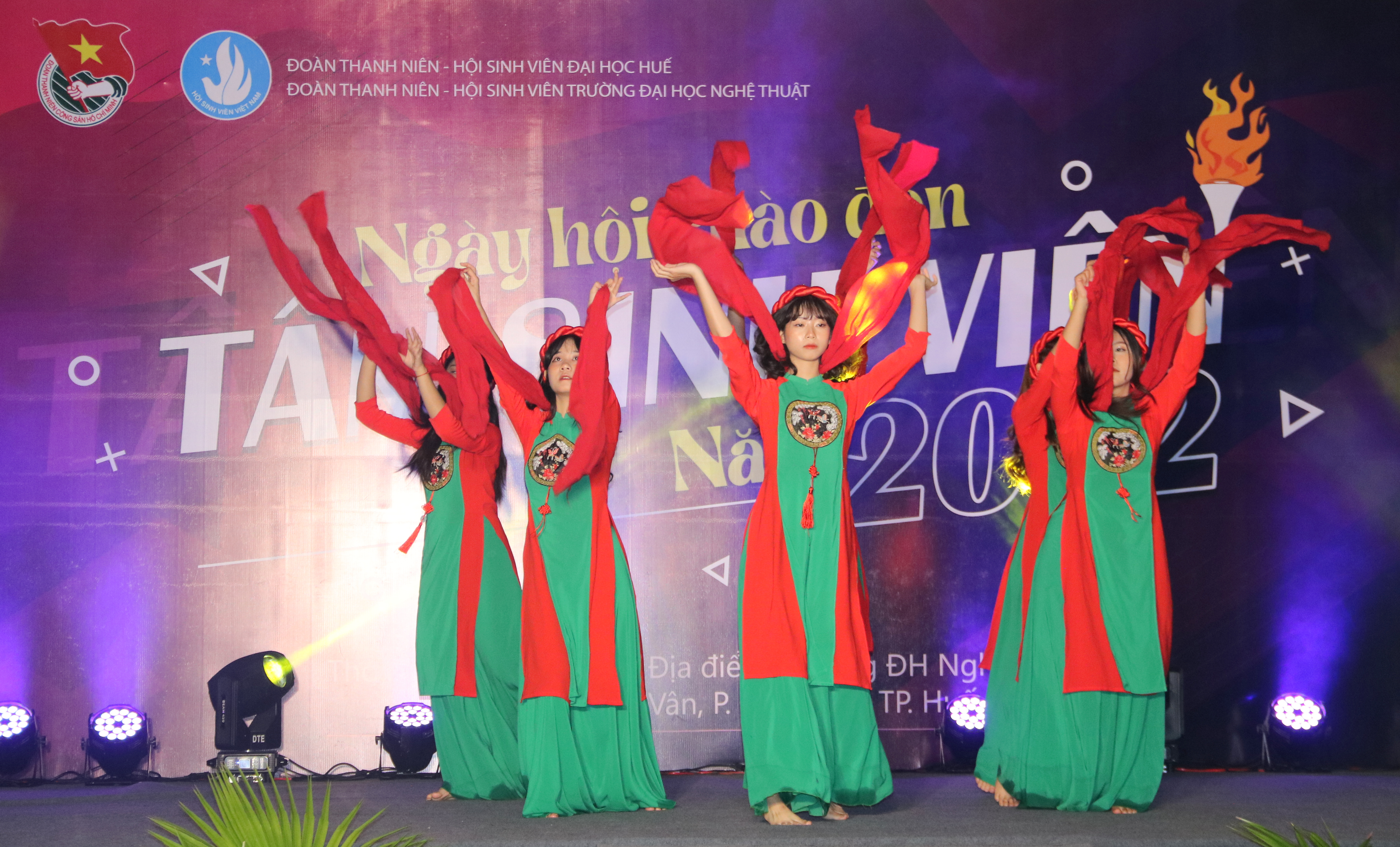 Trường đại học Nghệ thuật tổ chức ngày hội chào đón tân sinh viên