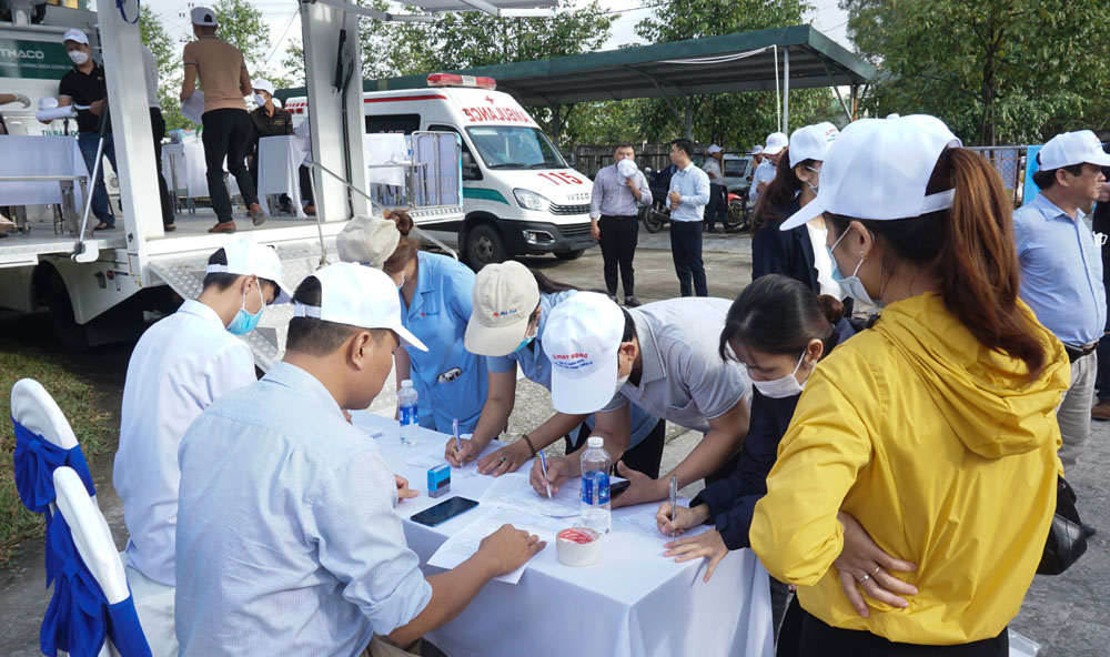 Phát động tuần lễ chiến dịch tiêm chủng vaccin phòng COVID-19