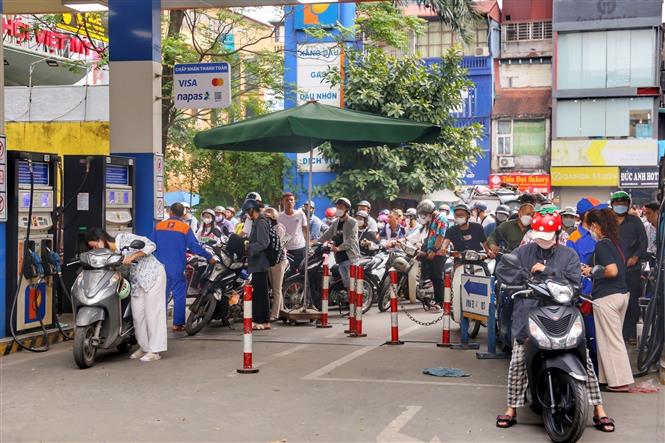 Thủ tướng chỉ đạo không để thiếu hụt, đứt gãy nguồn cung xăng dầu