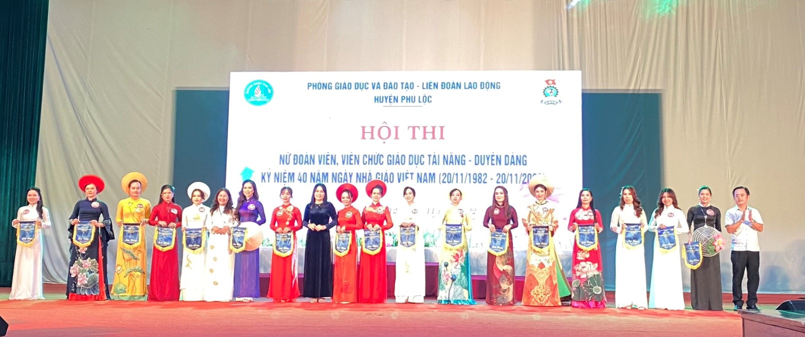 “Nữ viên chức ngành giáo dục tài năng, duyên dáng”