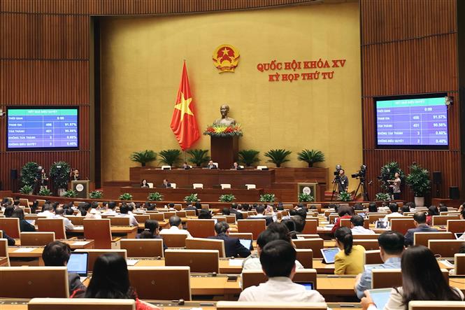 Ngày 14 11, Quốc hội thảo luận về dự án Luật Đất đai sửa đổi và thông qua 3 dự án Luật