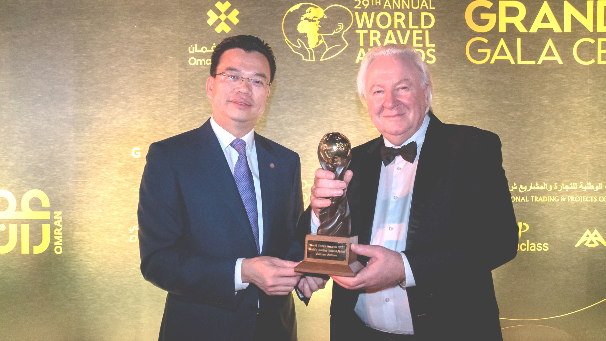 World Travel Awards vinh danh Vietnam Airlines hãng hàng không hàng đầu thế giới về bản sắc văn hóa