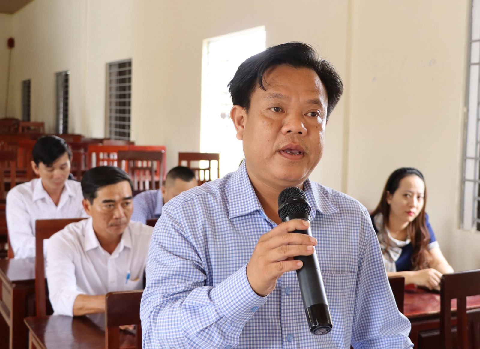 Cử tri kiến nghị nhiều vấn đề về đời sống dân sinh