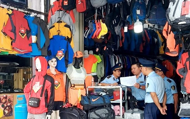 Phát hiện lượng lớn hàng giả, nhập lậu