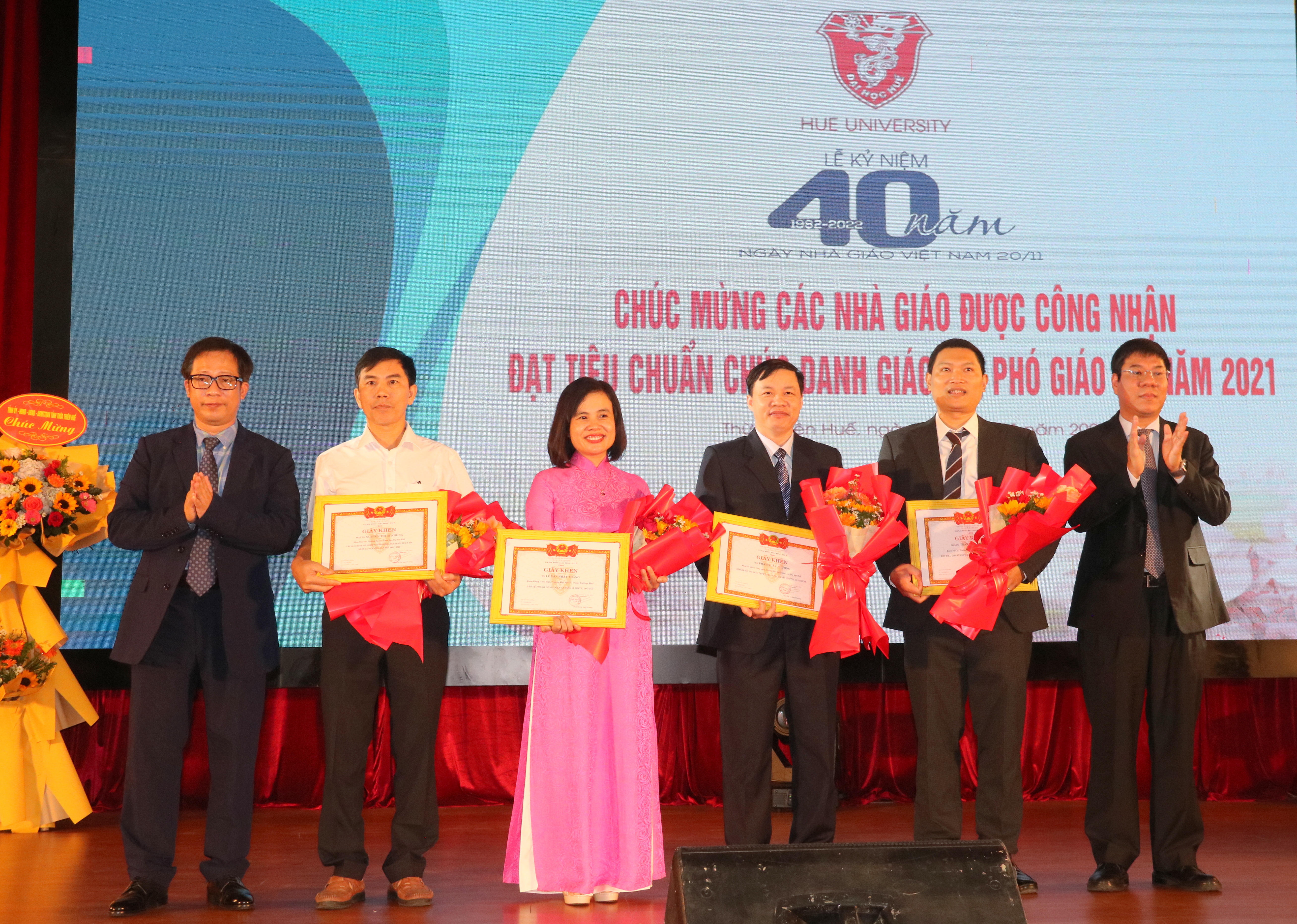 Đại học Huế khen thưởng nhiều nhà giáo tiêu biểu