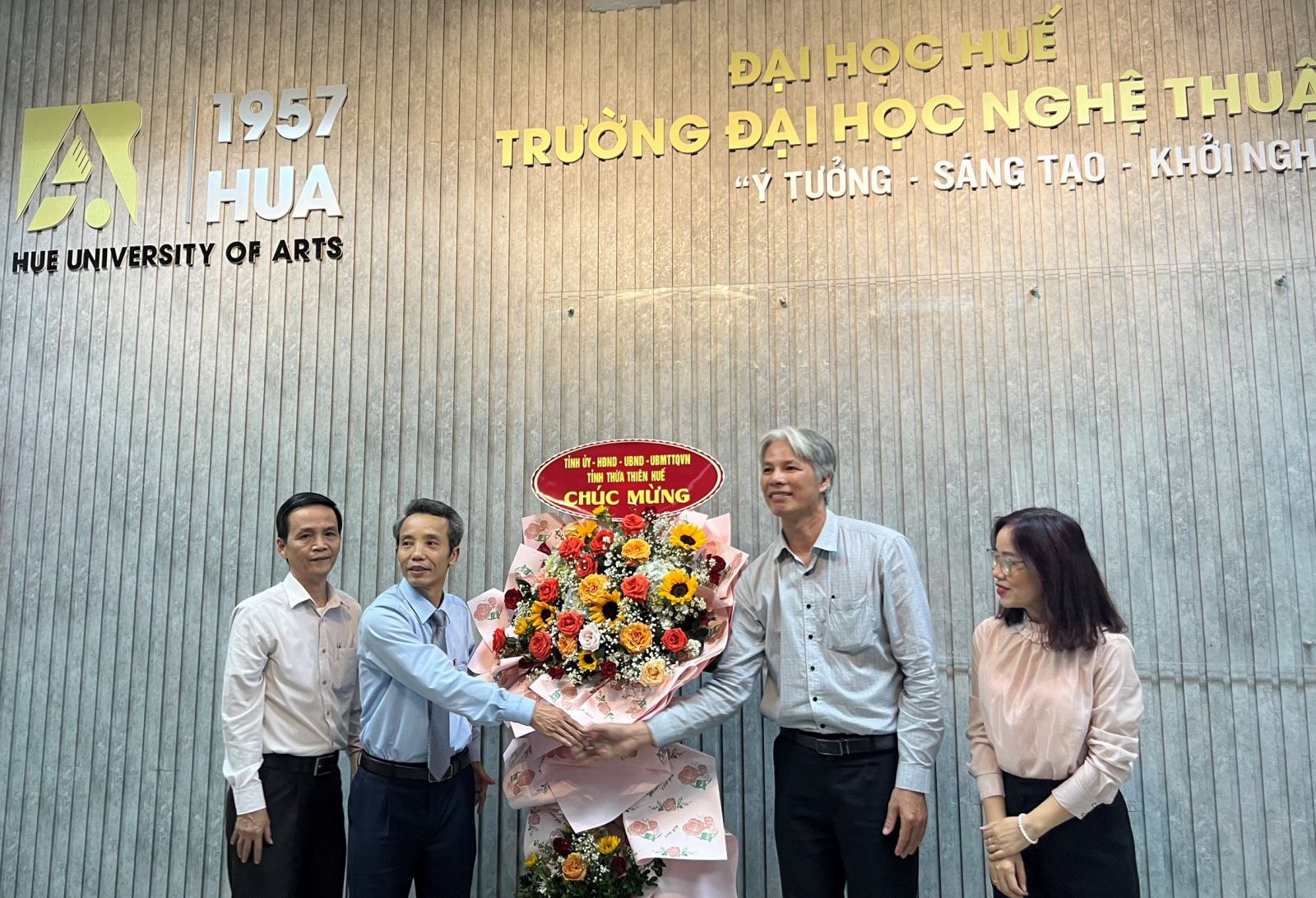 Nhiều hoạt động ý nghĩa tri ân, tôn vinh Ngày nhà giáo Việt Nam