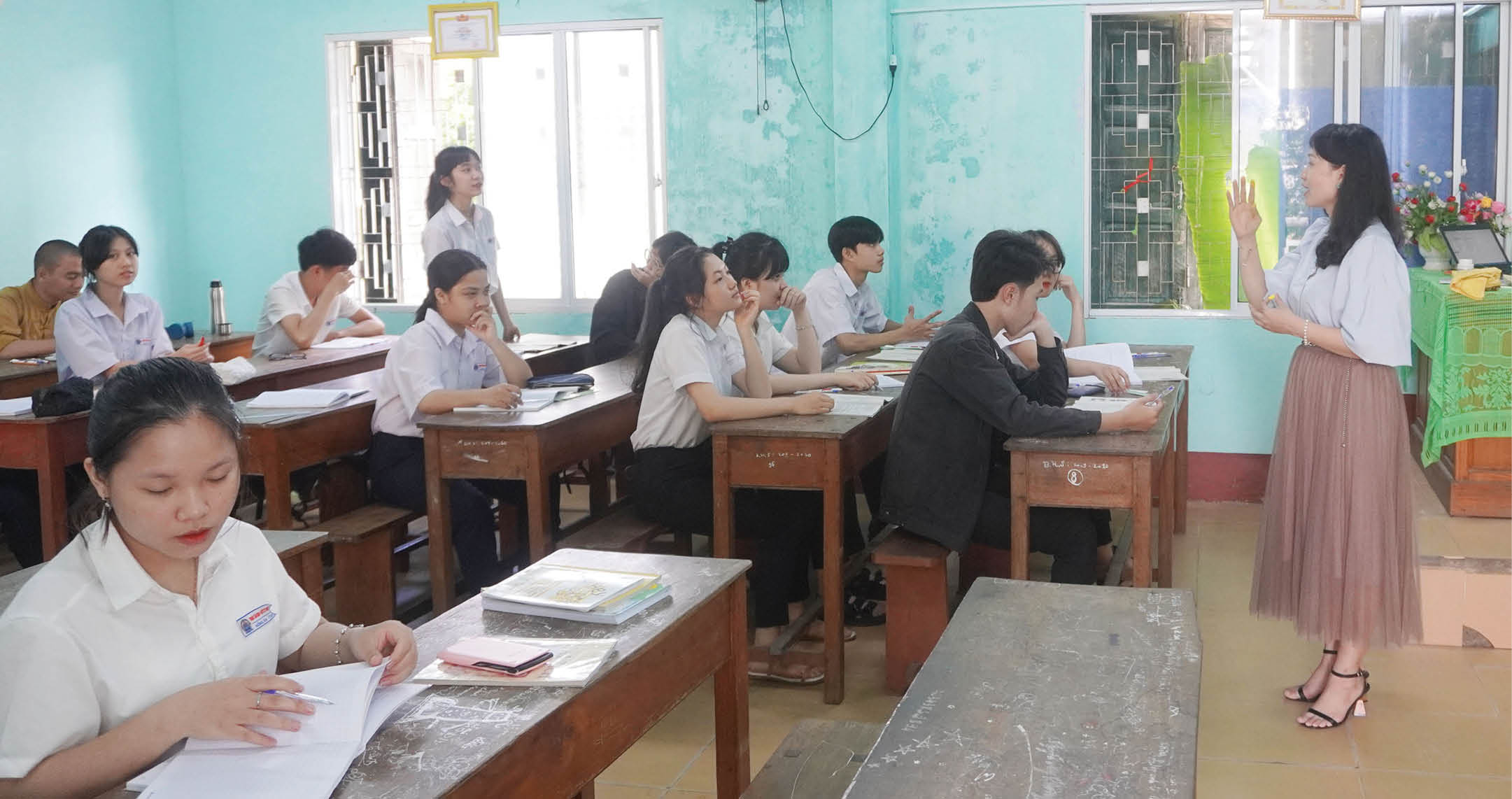 Vừa dạy vừa… dỗ