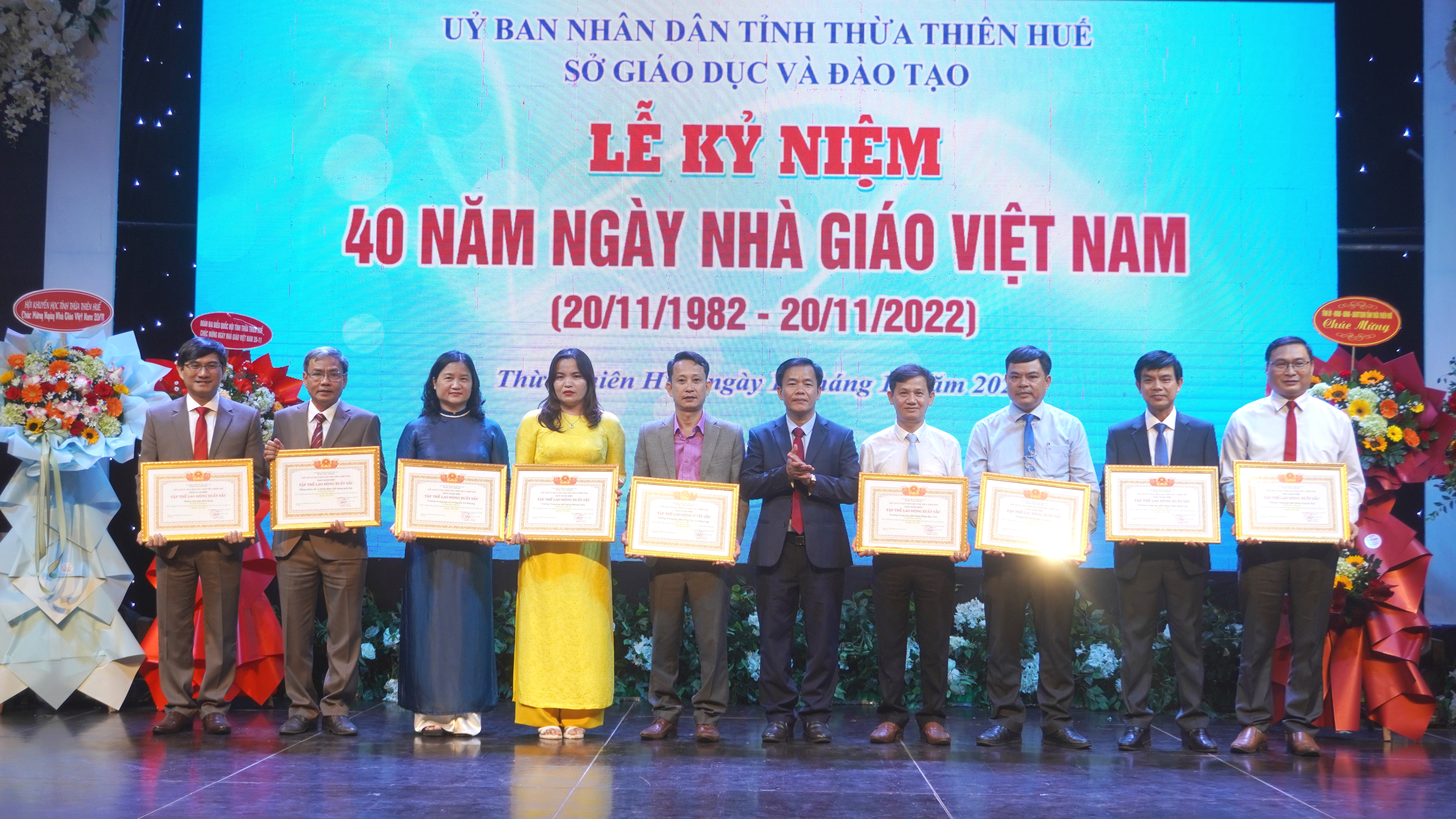 Tuyên dương tập thể, cá nhân xuất sắc ngành giáo dục