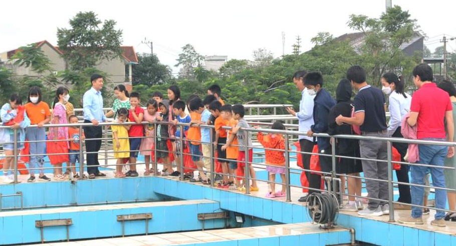 Tham quan quy trình sản xuất nước sạch sinh hoạt