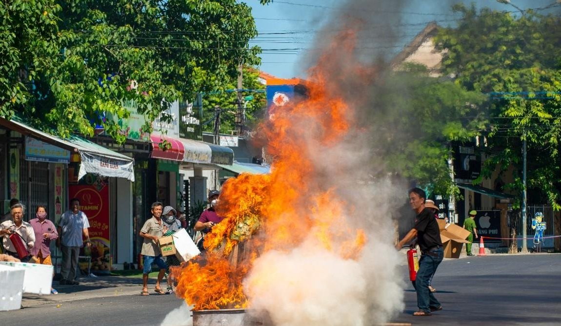Trang bị kỹ năng chữa cháy và thoát nạn trong đám cháy