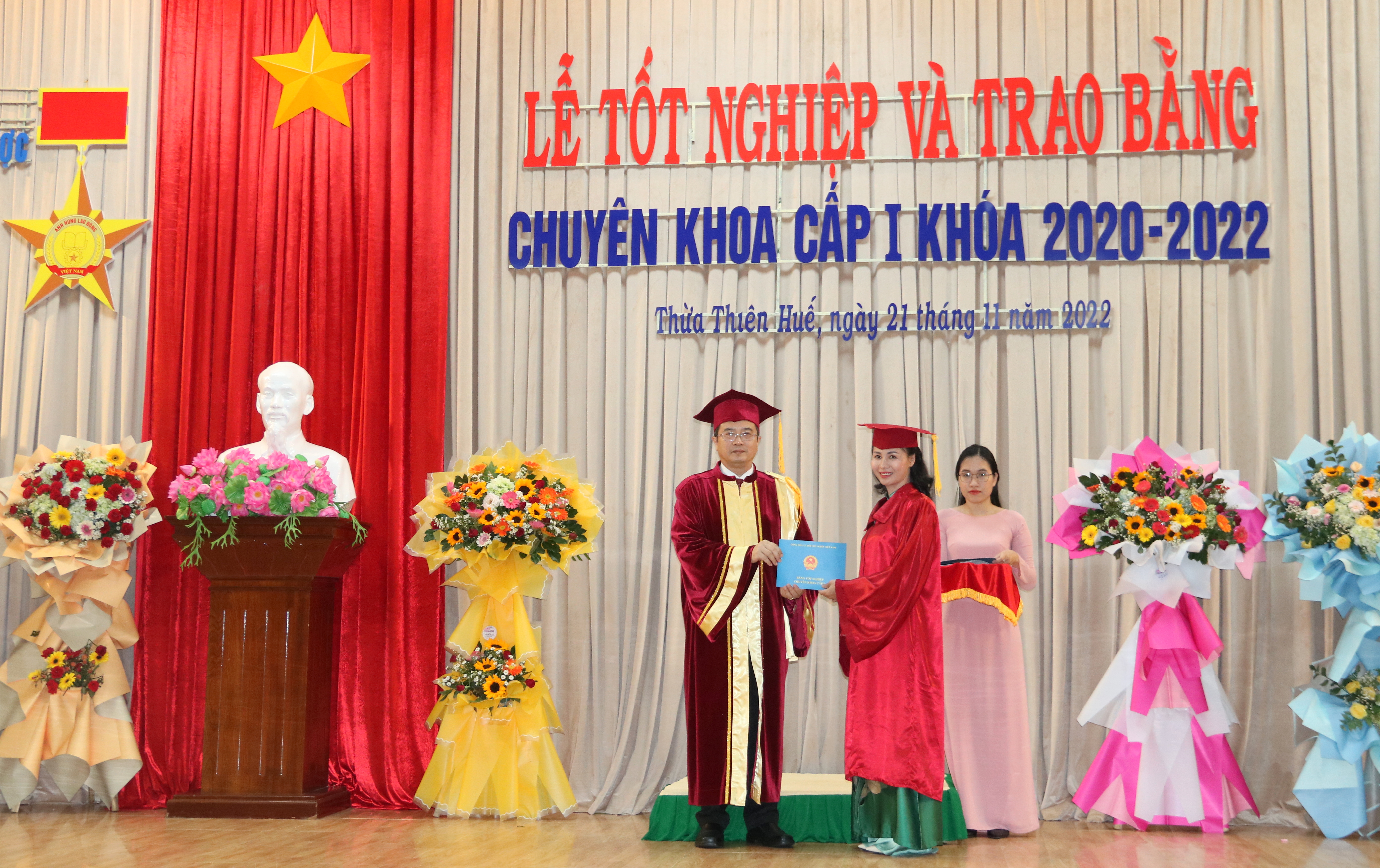 Trường đại học Y - Dược trao bằng chuyên khoa cấp I cho 518 học viên