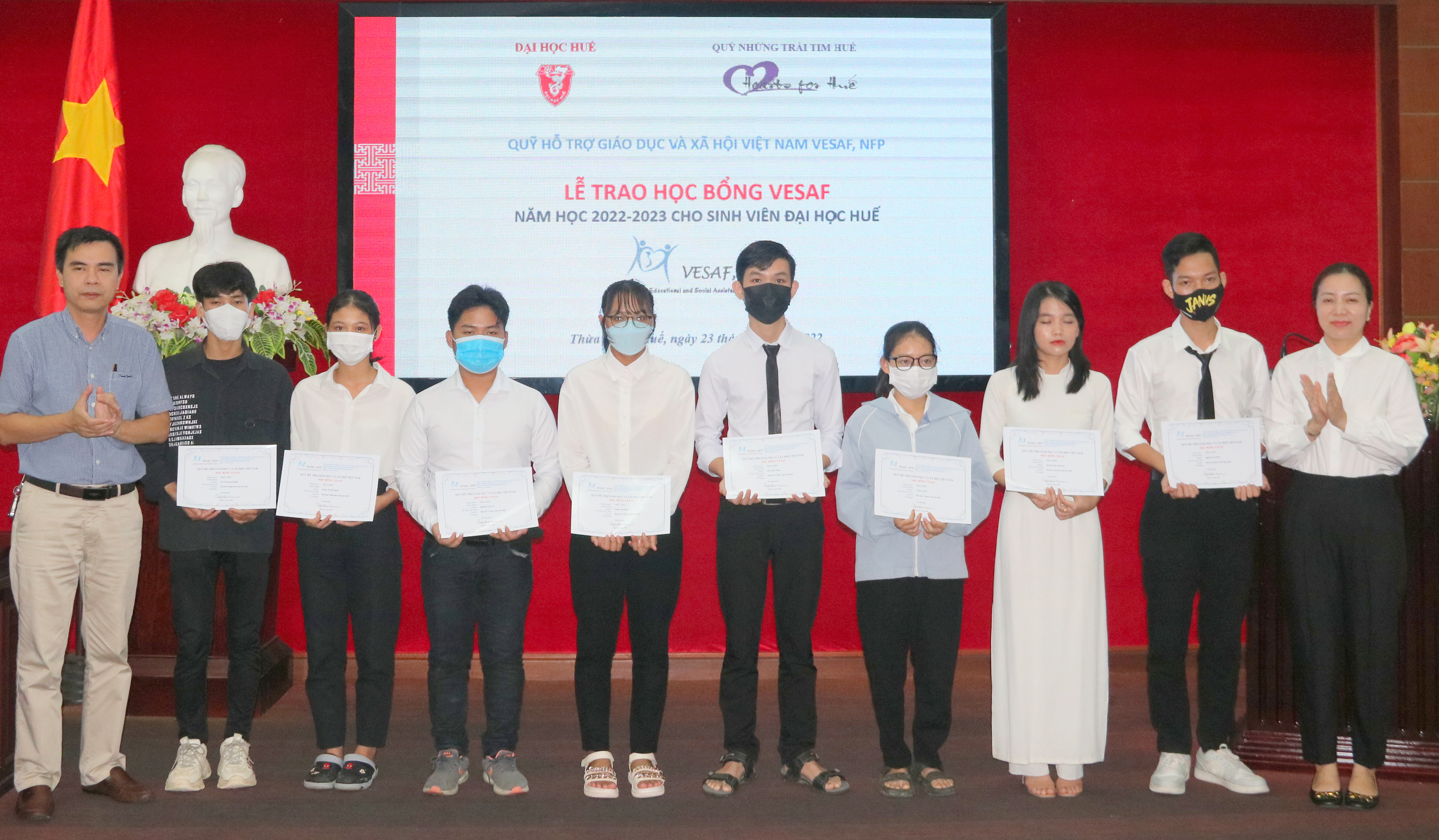 Trao 41 suất học bổng VESAF cho sinh viên Đại học Huế