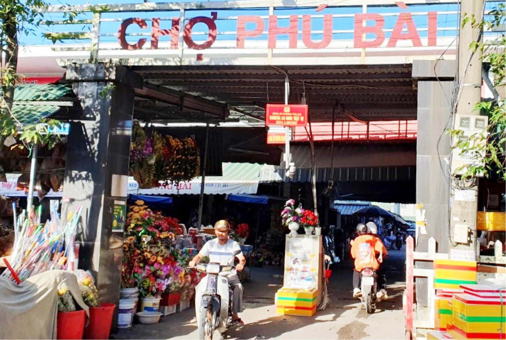 Nhiều sai phạm tại chợ Phú Bài