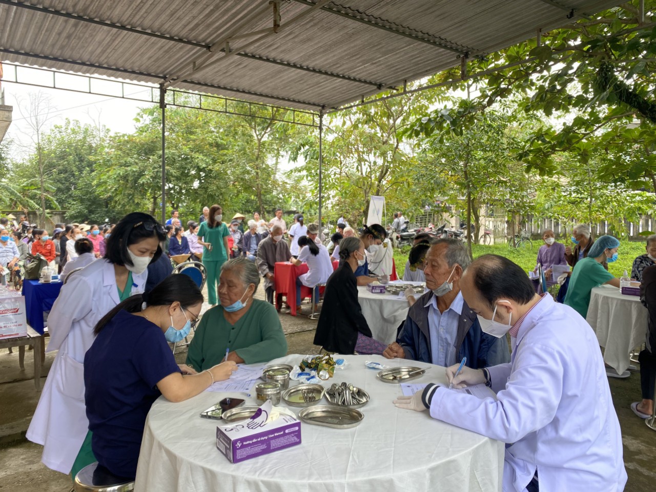 Khám, tư vấn miễn phí về bệnh răng miệng cho 250 người cao tuổi