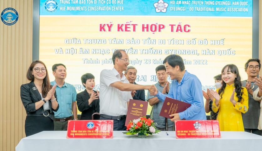 Phối hợp giới thiệu chương trình biểu diễn nghệ thuật hai quốc gia