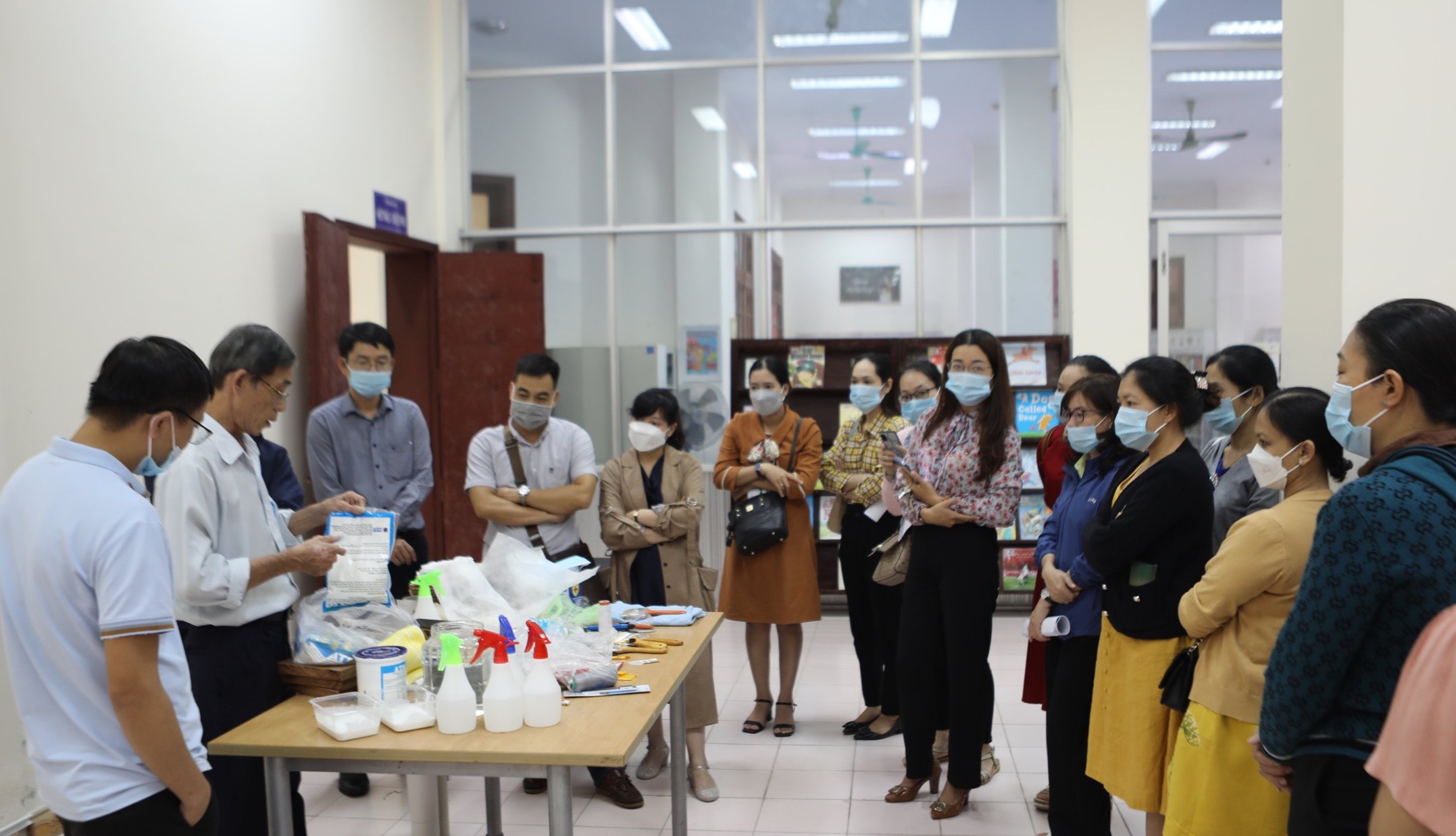 Tập huấn bảo quản, phục hồi tài liệu Hán – Nôm cho người làm công tác thư viện