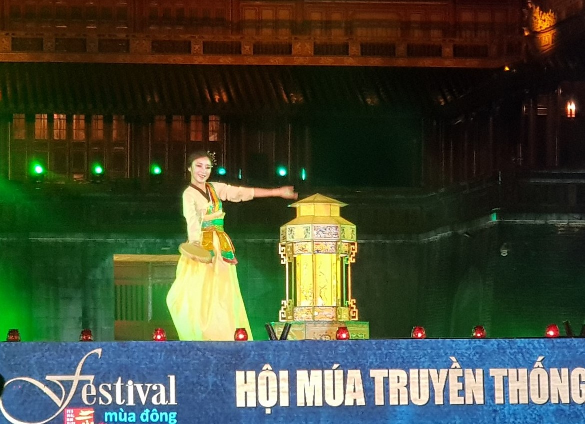 Hue and Korean artists perform “Dance of Harmony”