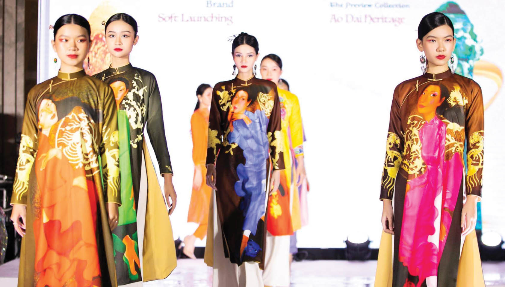 Đưa áo dài vào đời sống thời trang quốc tế