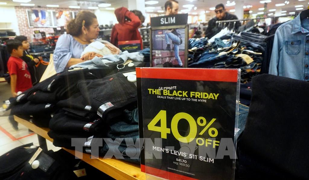 Black Friday Ghi nhận kỷ lục tại Mỹ, lạm phát phủ bóng tại châu Âu