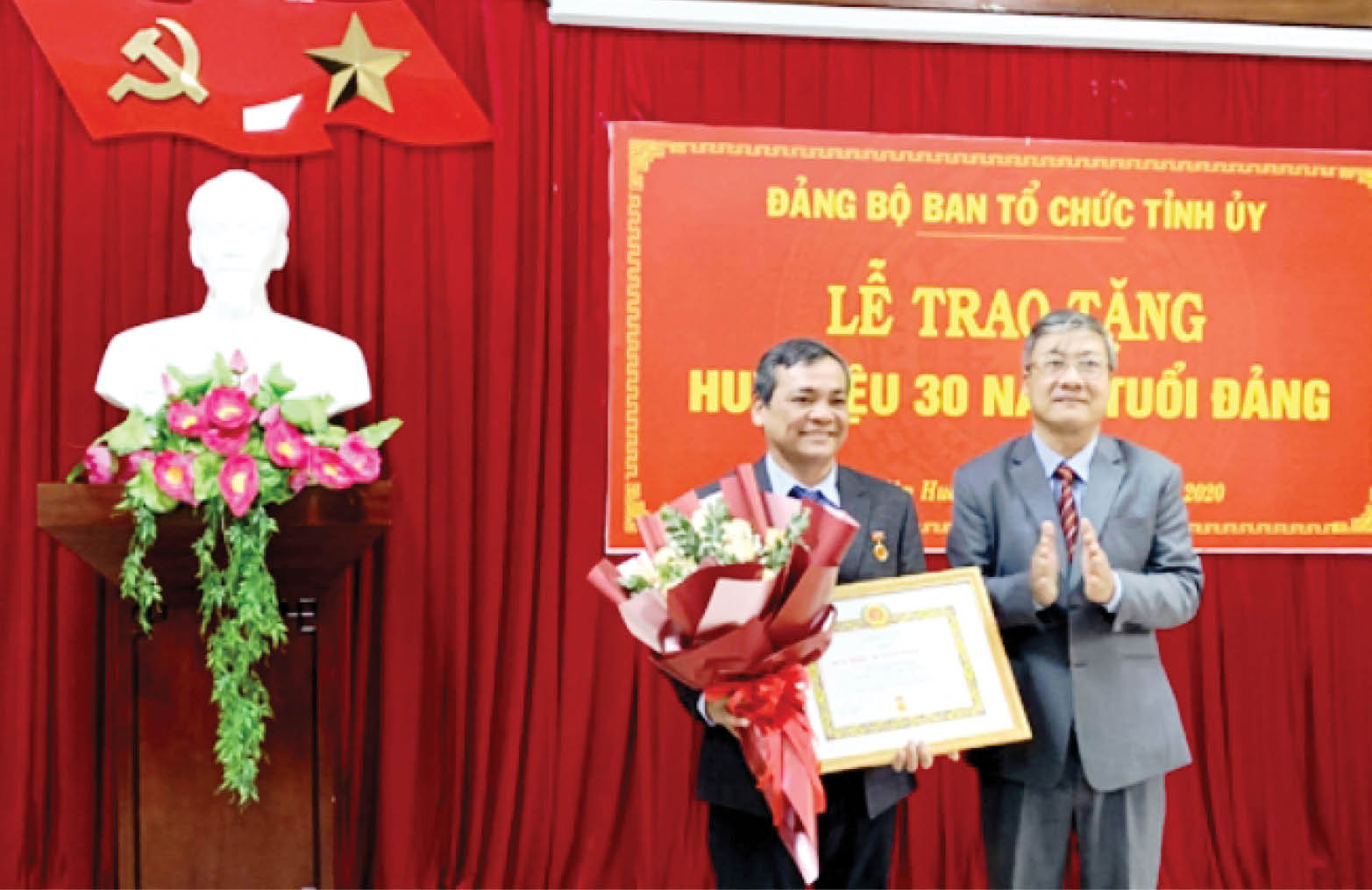 Từng bước chuẩn hóa, quản lý và sử dụng cơ sở dữ liệu đảng viên