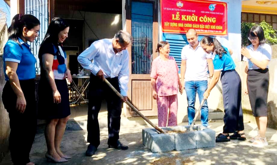 Khởi công Nhà đại đoàn kết cho gia đình chính sách ở phường Hương Vinh