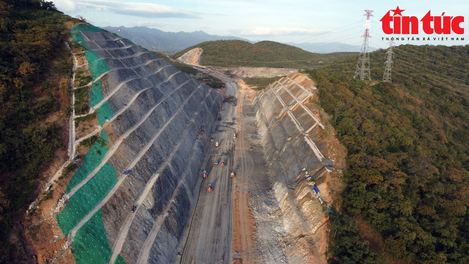 Tiếp tục giải ngân hơn 8 500 tỷ đồng thi công cao tốc Bắc Nam