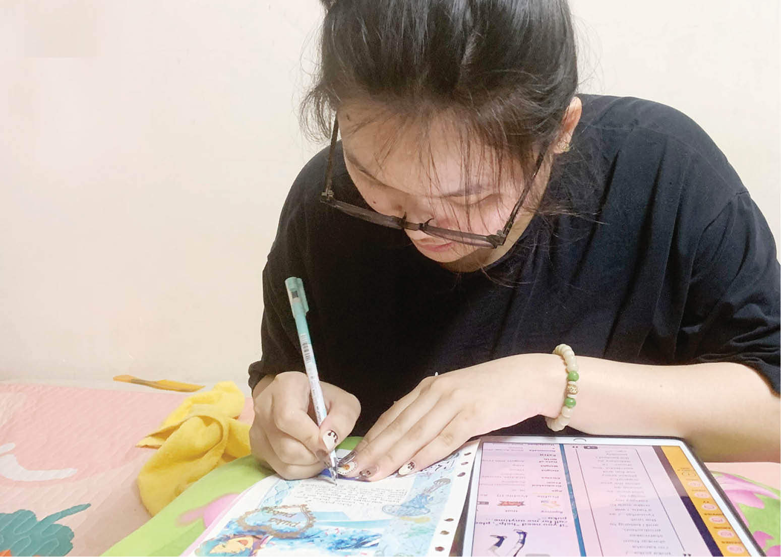 Back to the old-fashioned style with the trend of handwritten letters