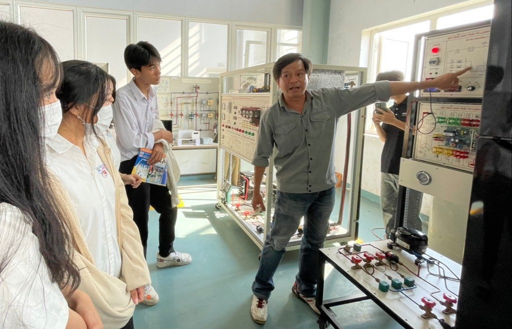 Thắp đam mê cho học sinh qua hoạt động trải nghiệm thực tế