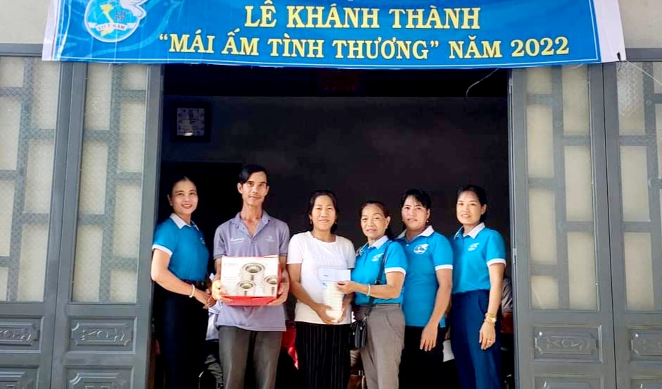 Khánh thành, bàn giao “Mái ấm tình thương” cho hộ nghèo