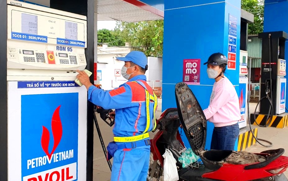 Giá xăng, dầu đồng loạt giảm mạnh