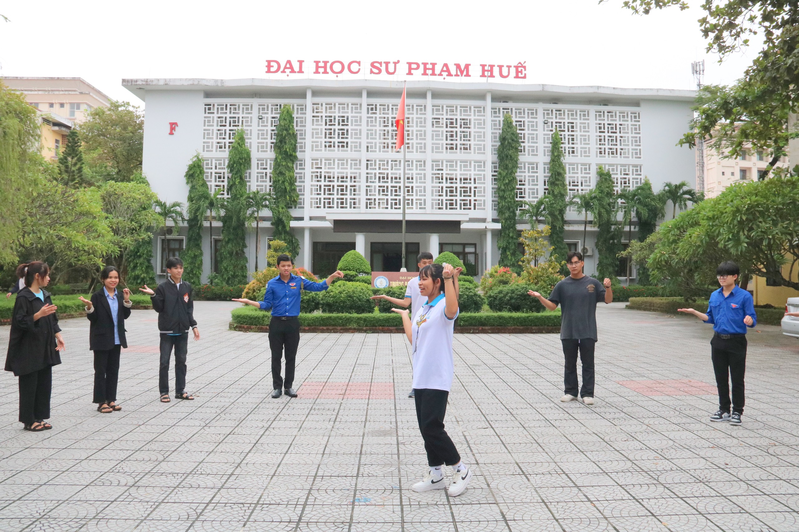 Young people transmit positive energy