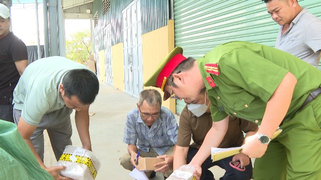 Phát hiện lượng lớn hàng hóa không rõ hóa đơn chứng từ