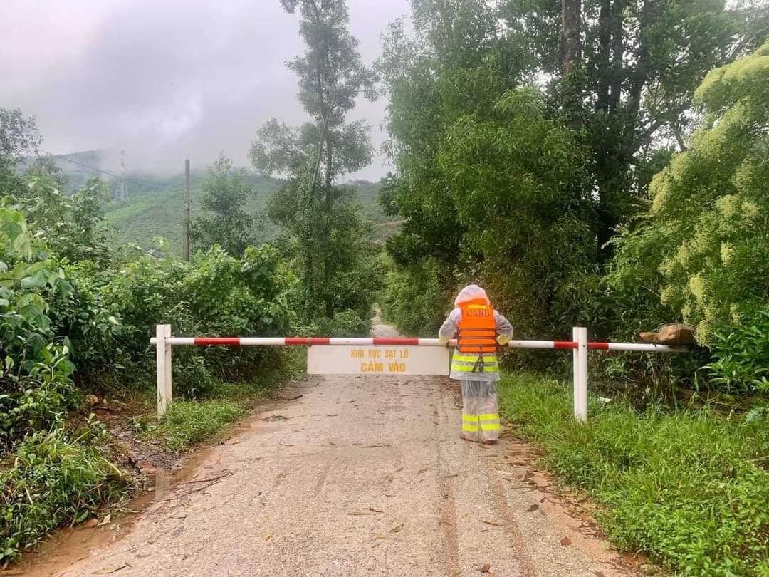 Cấm đường lên thủy điện Rào Trăng