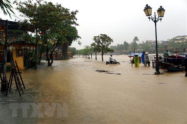 Mưa lớn ở Trung Trung Bộ khả năng kéo dài tới ngày 9 12