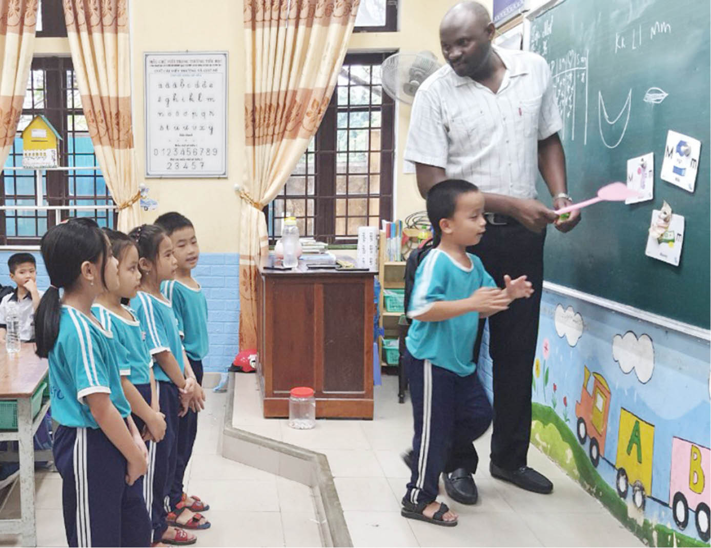 Quản lý chặt hoạt động các trung tâm ngoại ngữ