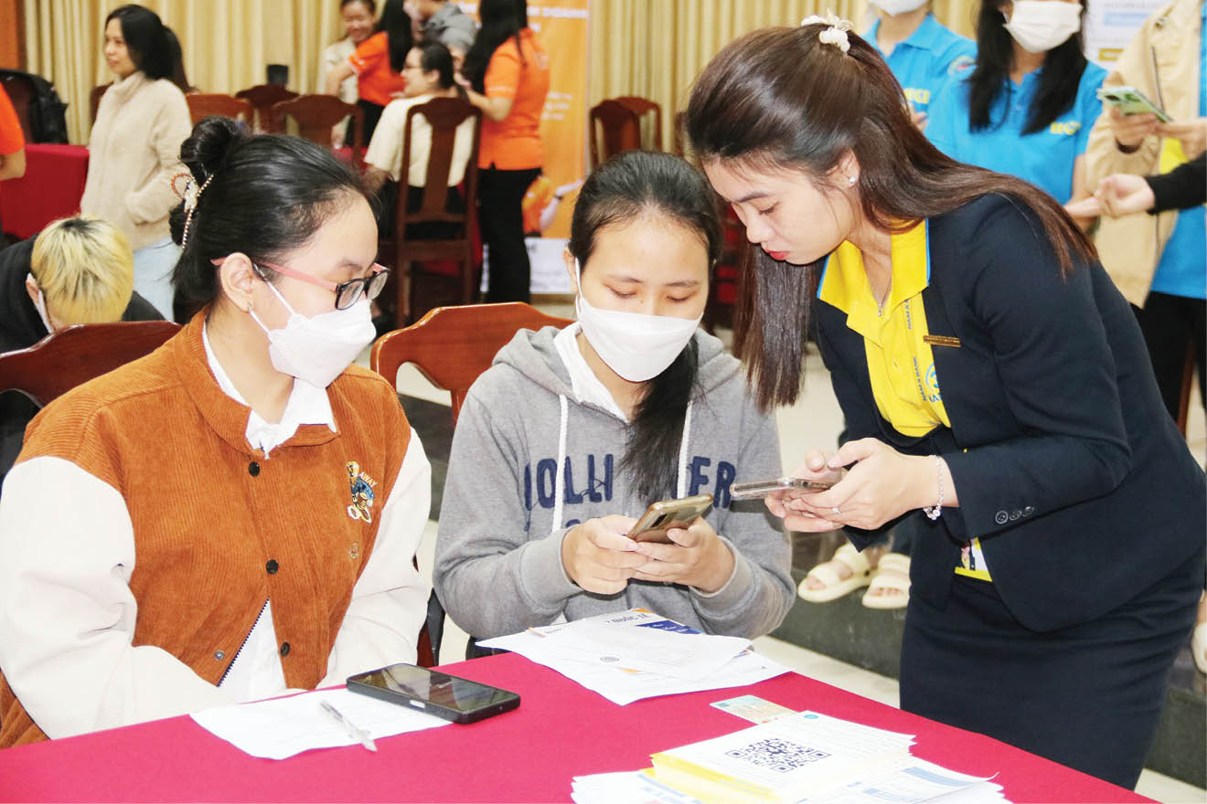 Giảm giảng đường, tăng cường đến doanh nghiệp