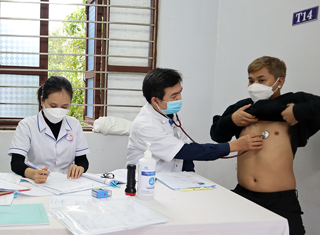 Thêm 185 trường hợp không chấp hành lệnh gọi khám sức khỏe nghĩa vụ quân sự bị xử phạt hành chính