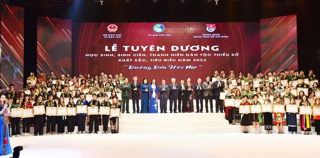 Tuyên dương 142 học sinh, sinh viên, thanh niên dân tộc thiểu số xuất sắc, tiêu biểu
