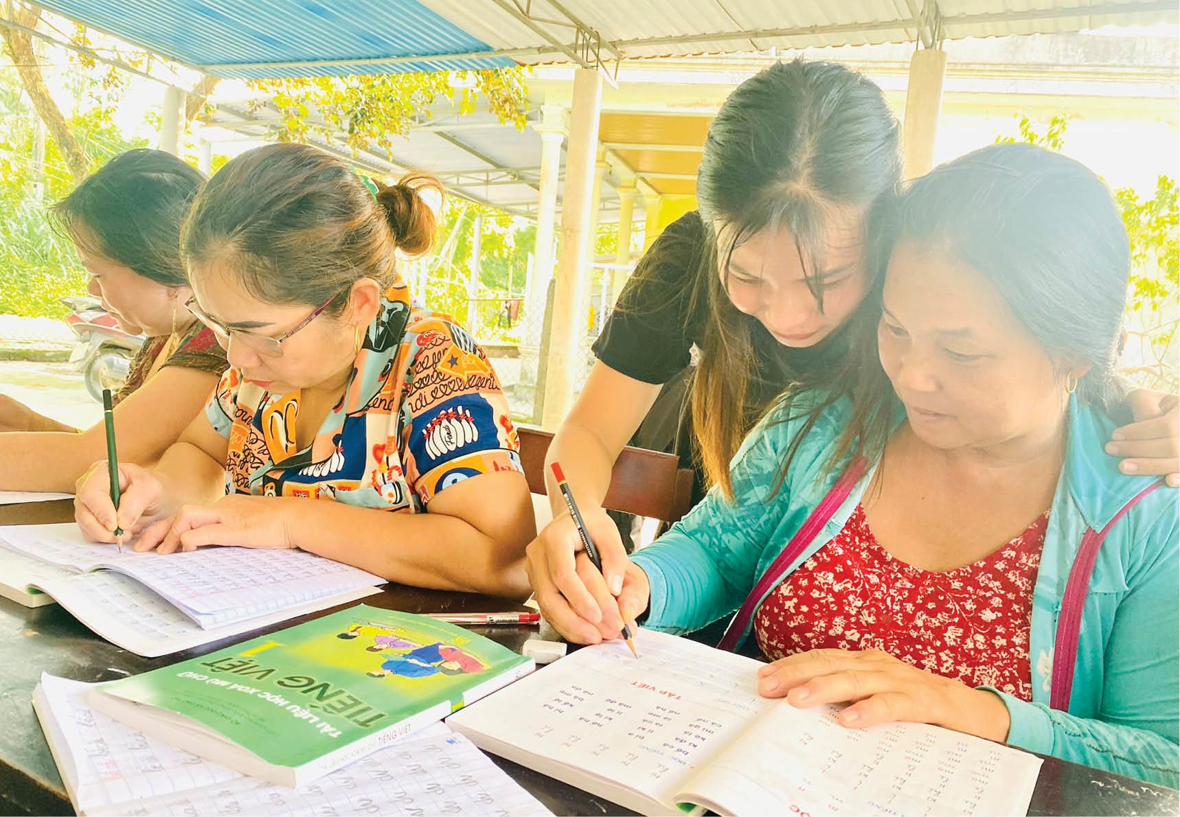 The elderly “strive for literacy”