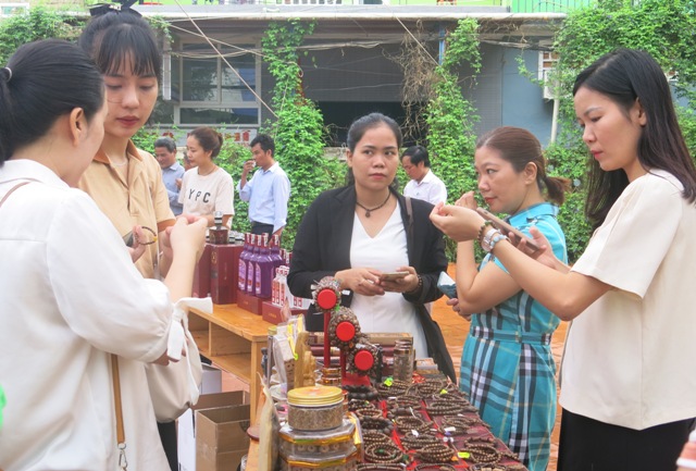 Hiệp định thương mại tự do trong khuôn khổ ASEAN Cơ hội  thách thức