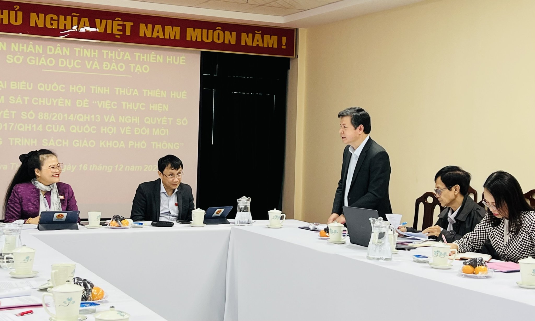 Giám sát chặt việc biên soạn, thẩm định chất lượng, giá sách giáo khoa