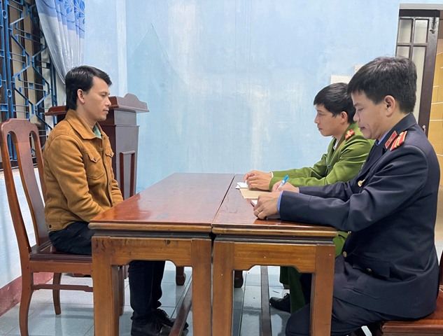 Thuê xe ô tô, đem ra Quảng Trị cầm cố lấy tiền tiêu xài