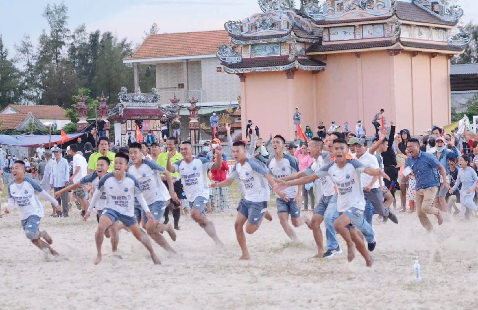 VAR ở bóng đá làng