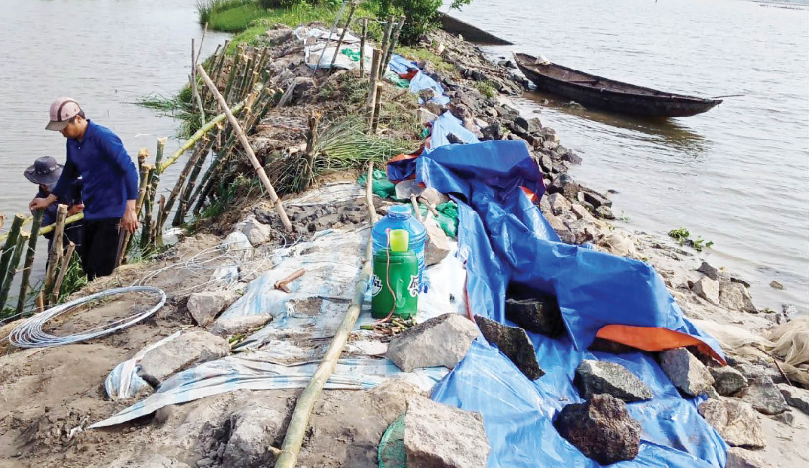 Nâng cấp đê phục vụ sản xuất