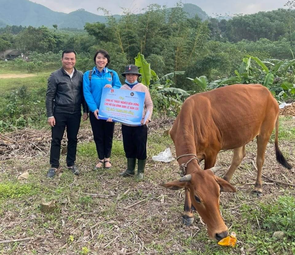 Trao sinh kế cho thanh niên có hoàn cảnh khó khăn